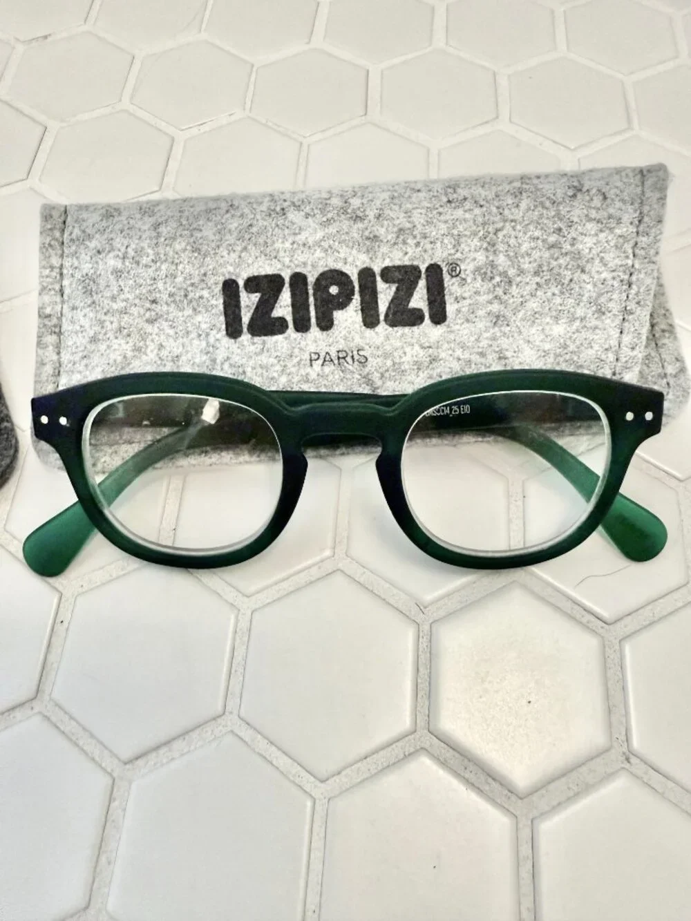 IZIPIZI Paris Green Reading Glasses Readers +2.50 w/ Felt Case